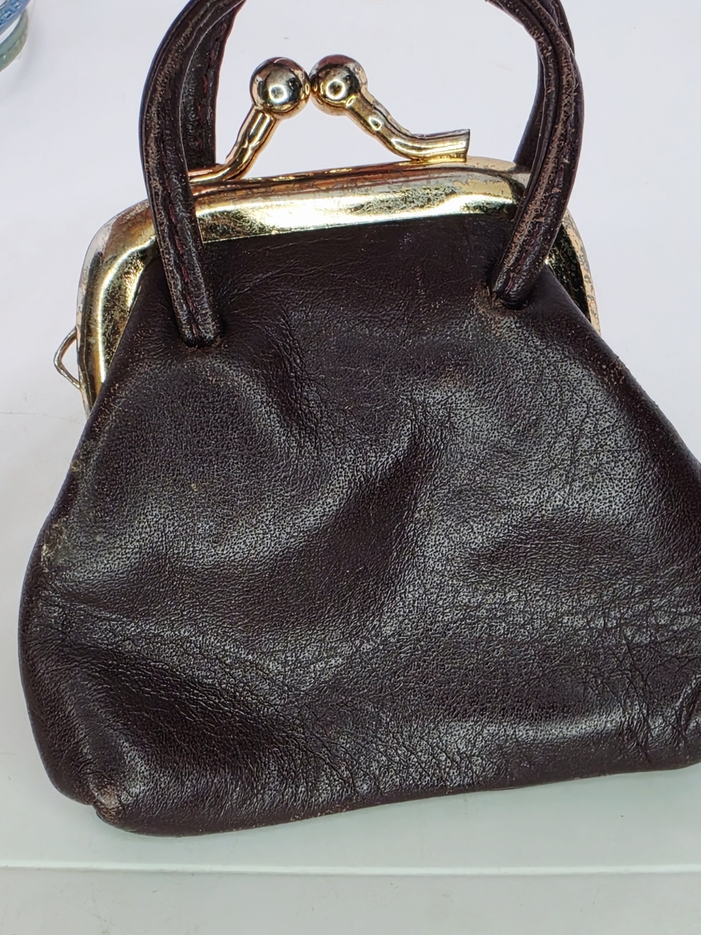 Vintage Etienne Aigner Burgundy Leather Kiss Lock Coin Purse Charm Mini Bag - Picture 8 of 8